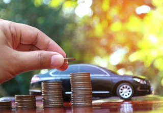 Автомобілістів можуть обкласти новим податком. Міністерство фінансів України пропонує розширити базу оподаткування так званим «податком на дорогі автомобілі», знизивши його мінімальний поріг. 