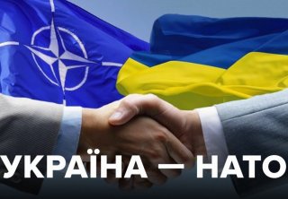 Членство у Європейському Союзі готові підтримати 54% українців, за вступ до НАТО трохи менше половини опитаних.