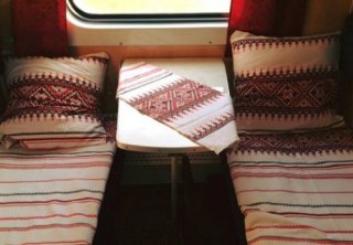 В поезде \"Николаев - Ивано-Франковск\" появилось патриотическое постельное белье